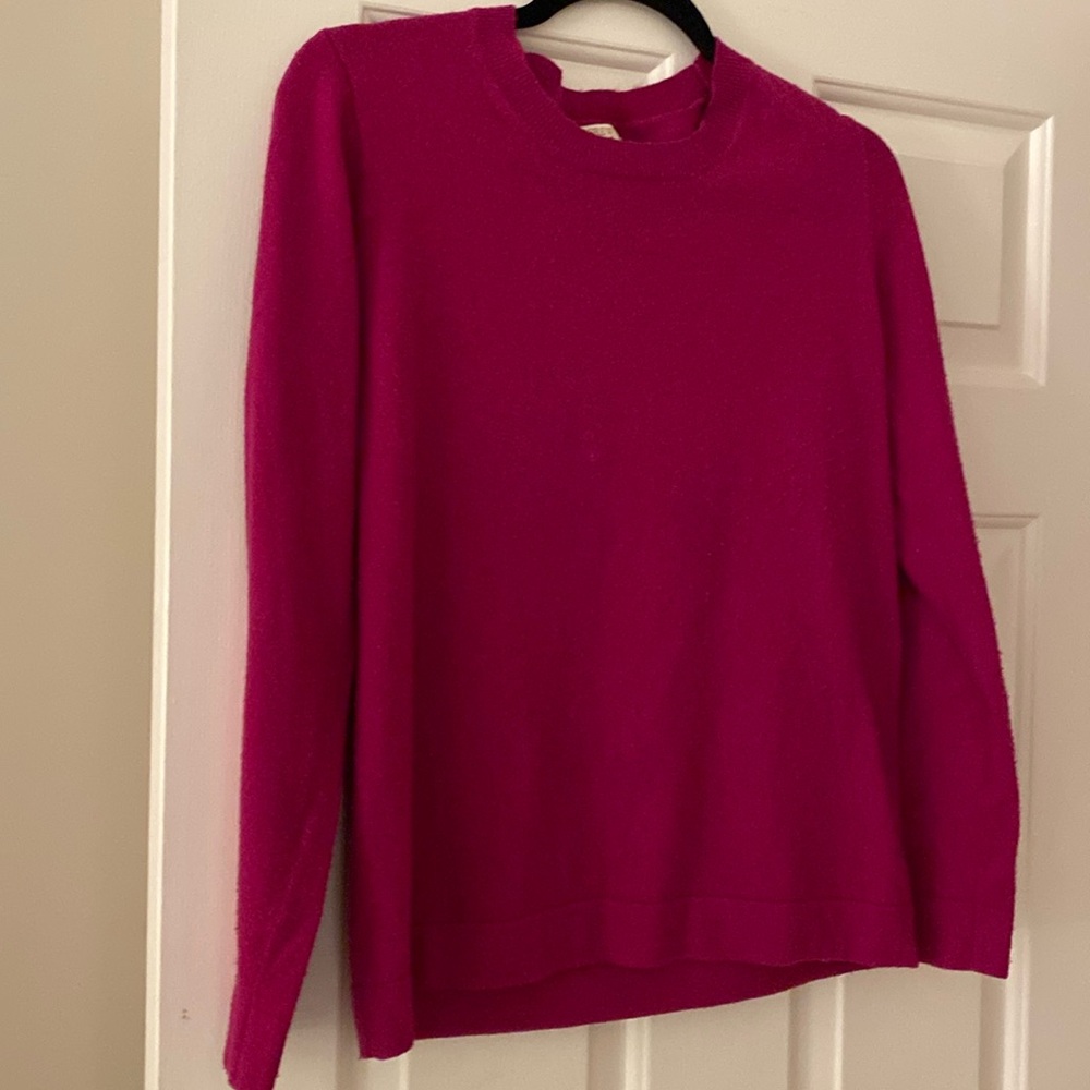 J CREW FUCHSIA CREW NECK SWEATER.  SIZE M